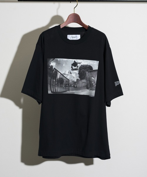 JANESMITH（ジェーンスミス）の「JANESMITH ジェーンスミス / LUCIEN NOLLIE HEEL SHORT SLEEVE T-SHIRT グラフィックプリントビッグシルエットTシャツ / 22SCT-#121S-MO（Tシャツ/カットソー・レディース・ブラック/ホワイト・MEDIUM/LARGE/SMALL/X-LARGE）」の11枚目の写真