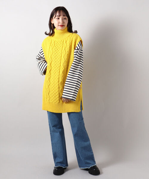 FREDY&GLOSTER(フレディアンドグロスター)の「【Kerry Woollen Mills / ケリーウーレンミルズ】ARAN CABLE SIDE SLIT POLO NECK VEST(ベスト・レディース・マスタード/アイボリー/ネイビー・MEDIUM)」の10枚目の写真