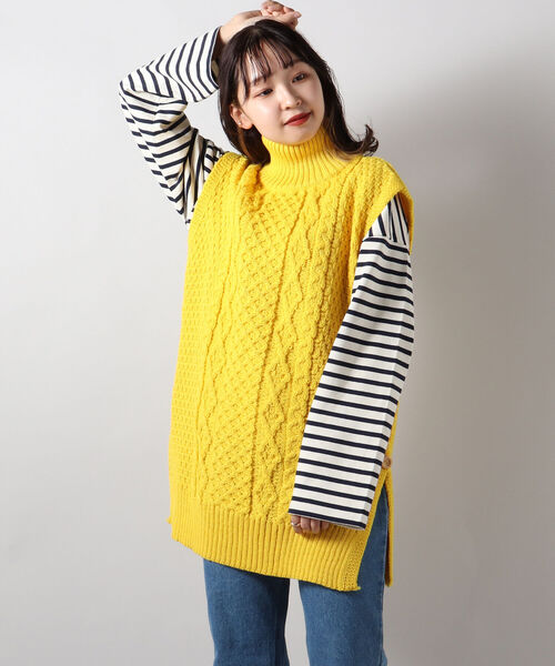 FREDY&GLOSTER(フレディアンドグロスター)の「【Kerry Woollen Mills / ケリーウーレンミルズ】ARAN CABLE SIDE SLIT POLO NECK VEST(ベスト・レディース・マスタード/アイボリー/ネイビー・MEDIUM)」の12枚目の写真