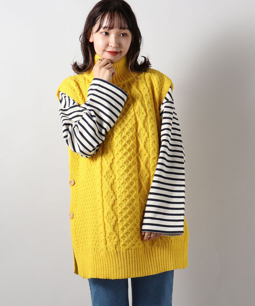 FREDY&GLOSTER(フレディアンドグロスター)の「【Kerry Woollen Mills / ケリーウーレンミルズ】ARAN CABLE SIDE SLIT POLO NECK VEST(ベスト・レディース・マスタード/アイボリー/ネイビー・MEDIUM)」の13枚目の写真