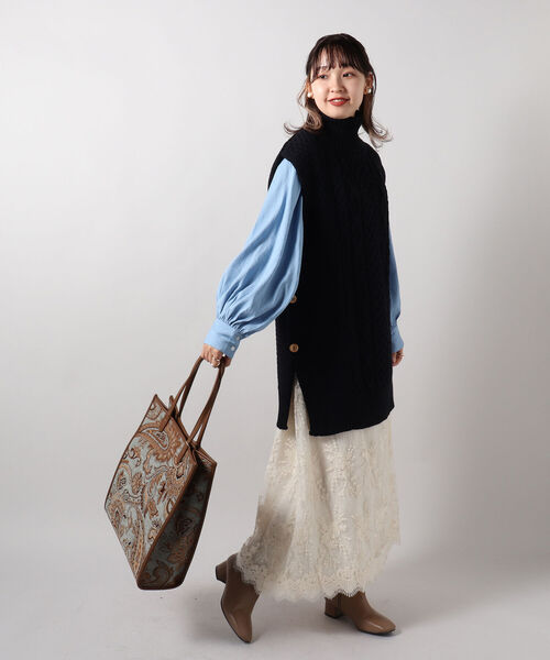 FREDY&GLOSTER(フレディアンドグロスター)の「【Kerry Woollen Mills / ケリーウーレンミルズ】ARAN CABLE SIDE SLIT POLO NECK VEST(ベスト・レディース・マスタード/アイボリー/ネイビー・MEDIUM)」の18枚目の写真
