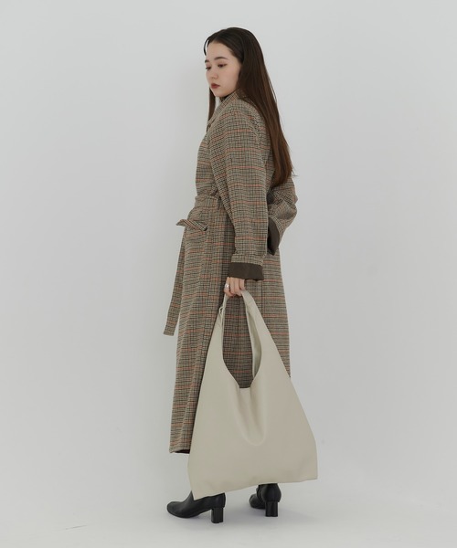 TINA:JOJUN(ティーナジョジュン)の「刻印入り マルシェバッグ TINA:JOJUN(トートバッグ・レディース・アイボリー/ブラック/モスグリーン/ホワイト・F)」の14枚目の写真