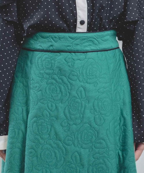 Hamble by Par Avion（ハンブルバイパラビオン）の「フラワーキルティングふうスカート（スカート・レディース・ブラック/グリーン・ONESIZE）」の7枚目の写真