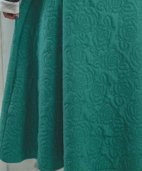 Hamble by Par Avion（ハンブルバイパラビオン）の「フラワーキルティングふうスカート（スカート・レディース・ブラック/グリーン・ONESIZE）」の5枚目の写真