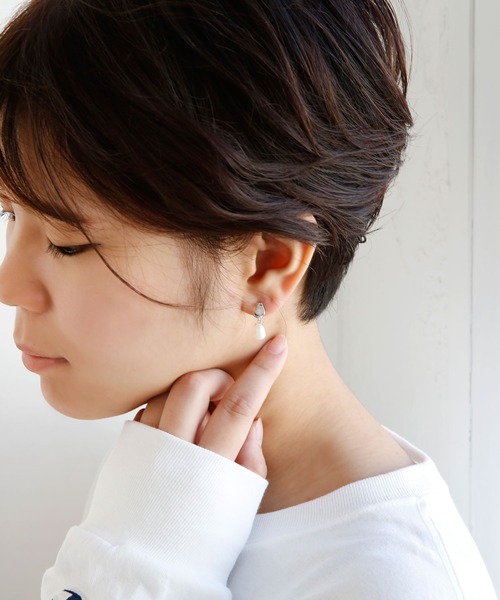 colleca la（コレカラ）の「miniループフィット・メタルプレートと淡水パールのイヤリング（イヤリング・レディース・シルバー/ゴールド・ﾌﾘ-）」の3枚目の写真