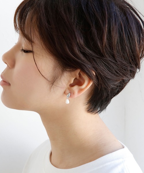 colleca la（コレカラ）の「miniループフィット・メタルプレートと淡水パールのイヤリング（イヤリング・レディース・シルバー/ゴールド・ﾌﾘ-）」の5枚目の写真