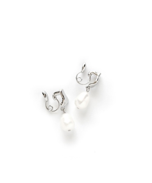 colleca la（コレカラ）の「miniループフィット・メタルプレートと淡水パールのイヤリング（イヤリング・レディース・シルバー/ゴールド・ﾌﾘ-）」の7枚目の写真