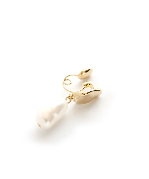 colleca la（コレカラ）の「miniループフィット・メタルプレートと淡水パールのイヤリング（イヤリング・レディース・シルバー/ゴールド・ﾌﾘ-）」の10枚目の写真