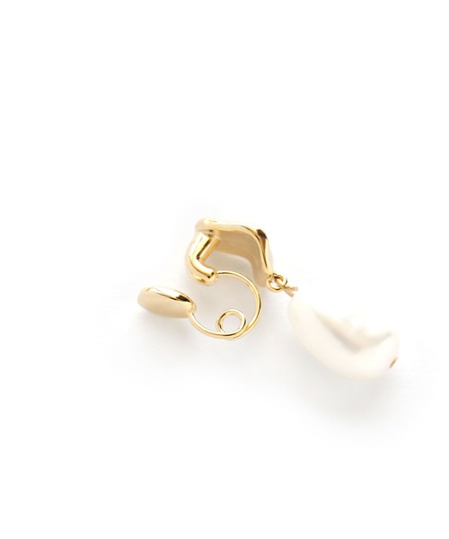 colleca la（コレカラ）の「miniループフィット・メタルプレートと淡水パールのイヤリング（イヤリング・レディース・シルバー/ゴールド・ﾌﾘ-）」の9枚目の写真