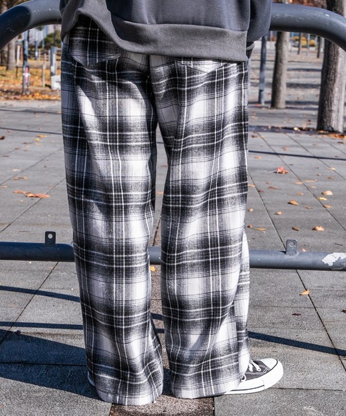 PairPair（ペアペア）の「カラーチェックイージーパンツ(ユニセックス)（その他パンツ・レディース・ブラック/オレンジ/グリーン・MEDIUM/LARGE）」の6枚目の写真