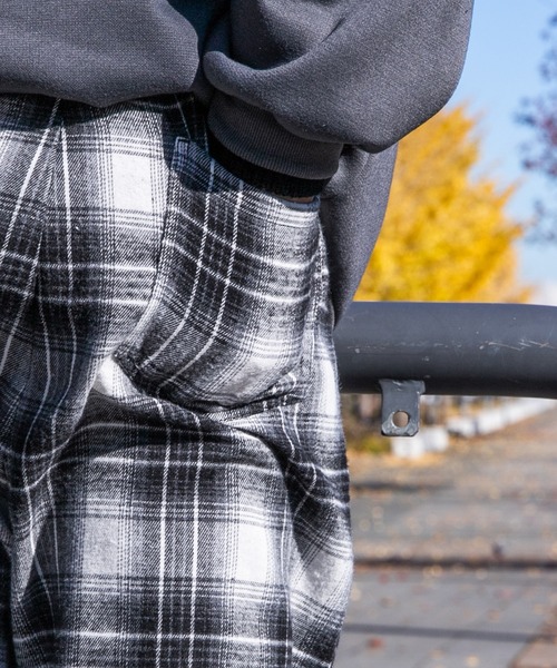 PairPair（ペアペア）の「カラーチェックイージーパンツ(ユニセックス)（その他パンツ・レディース・ブラック/オレンジ/グリーン・MEDIUM/LARGE）」の14枚目の写真