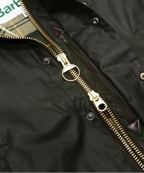 And A（アンドエー）の「Barbour バブアー / TRANSPORT WAX MWX1678 トランスポート オーバーサイズ オイルド ジャケット / 46531（ブルゾン・メンズ・ブラック/セージグリーン・38/40/36）」の9枚目の写真