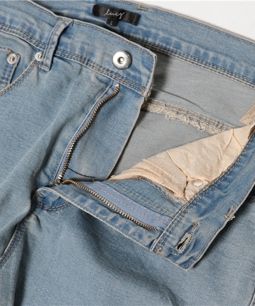 WEGO(ウィゴー)の「WEGO/バイカーデニムパンツ(デニムパンツ・メンズ・ブラック/ライトインディゴブルー・MEDIUM/LARGE)」の4枚目の写真