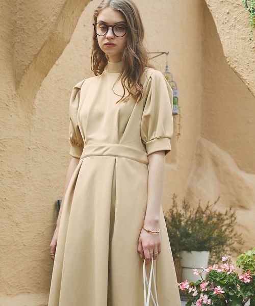 PURIL(ピュリル)の「【PURIL】ウェストタックデザインパフスリーブカットワンピース(ワンピース・レディース・ベージュ/ネイビー/ブルー・S/M)」の2枚目の写真