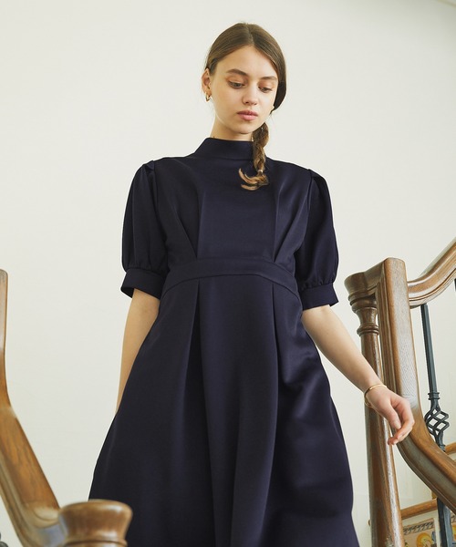 PURIL(ピュリル)の「【PURIL】ウェストタックデザインパフスリーブカットワンピース(ワンピース・レディース・ベージュ/ネイビー/ブルー・S/M)」の1枚目の写真