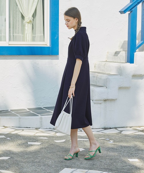 PURIL(ピュリル)の「【PURIL】ウェストタックデザインパフスリーブカットワンピース(ワンピース・レディース・ベージュ/ネイビー/ブルー・S/M)」の5枚目の写真