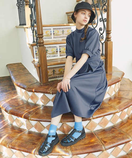 PURIL(ピュリル)の「【PURIL】ウェストタックデザインパフスリーブカットワンピース(ワンピース・レディース・ベージュ/ネイビー/ブルー・S/M)」の15枚目の写真