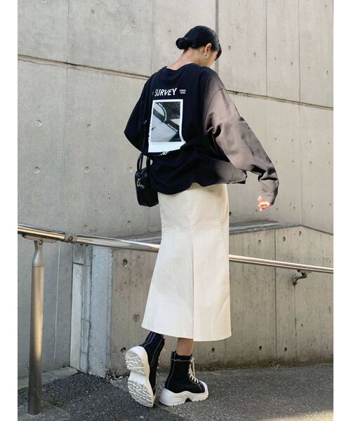 EMODA（エモダ）の「バックアートバルキートップ（Tシャツ/カットソー・レディース・ホワイト/ブラック/イエロー/ブルー・FREE）」の15枚目の写真