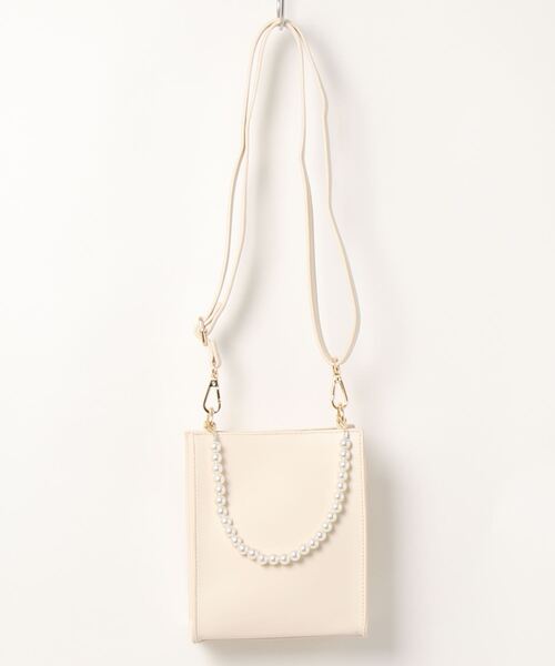 Te chichi TERRASSE（テチチテラス）の「樹脂パールハンドルミニショルダーバッグ（ショルダーバッグ・レディース・オフホワイト/ブラック/ブルー・ﾌﾘ-）」の2枚目の写真