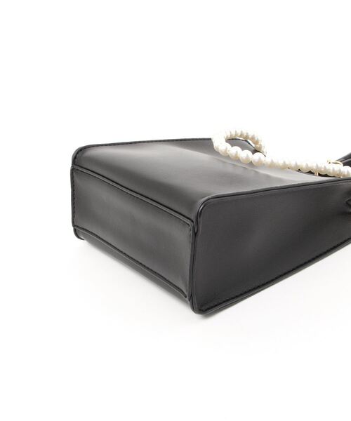 Te chichi TERRASSE（テチチテラス）の「樹脂パールハンドルミニショルダーバッグ（ショルダーバッグ・レディース・オフホワイト/ブラック/ブルー・ﾌﾘ-）」の5枚目の写真