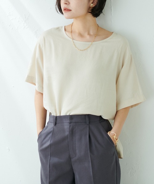 COLLAGE GALLARDAGALANTE(コラージュガリャルダガランテ)の「サテンTシャツブラウス(Tシャツ/カットソー・レディース・ブラック/アイボリー/ベージュ/ブルー/ローズ/オフホワイト/ブラウン/サックスブルー・FREE)」の12枚目の写真