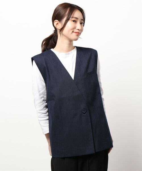 MADEMOISELLE ROPE'(マドモアゼル ロペ)の「【JUST FEMAIL】ニットベスト(その他アウター・レディース・ネイビー・FREE)」の1枚目の写真