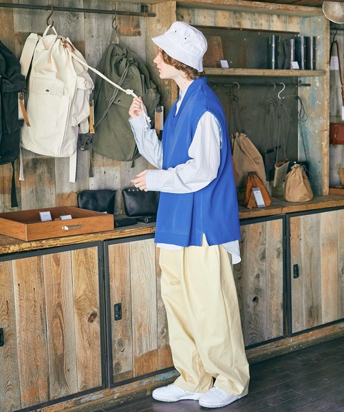 EMMA CLOTHES(エマクローズ)の「アゼ編み Vネック ルーズニットベスト EMMA CLOTHES(ベスト・メンズ・ブラック/ブルー/グリーン/ライトベージュ/ネイビー・M/L)」の8枚目の写真