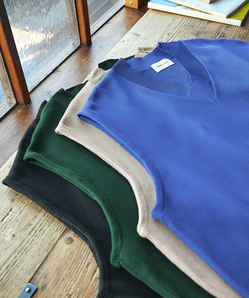 EMMA CLOTHES(エマクローズ)の「アゼ編み Vネック ルーズニットベスト EMMA CLOTHES(ベスト・メンズ・ブラック/ブルー/グリーン/ライトベージュ/ネイビー・M/L)」の18枚目の写真