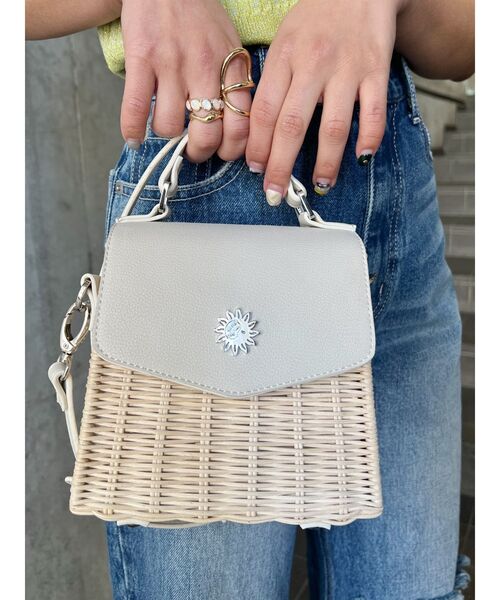 EVRIS（エヴリス）の「ラタンボックスショルダーBAG（ショルダーバッグ・レディース・ホワイト/ブラック/ベージュ・FREE）」の2枚目の写真