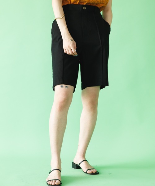 koe(コエ)の「綿麻ピンタックバミューダパンツ*(その他パンツ・レディース・モカ/オフホワイト/ブラック・M)」の2枚目の写真