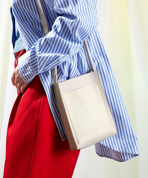 ENDER PRODUCTS（エンダープロダクツ）の「シンセティックレザー コンビネーションポケット ロゴ刻印 ミニショルダーバッグ【ENDER PRODUCTS/エンダープロダクツ】（ショルダーバッグ・メンズ・ブラック/グリーン/ダークブラウン/グレイッシュベージュ/チャコール・FREE）」の4枚目の写真