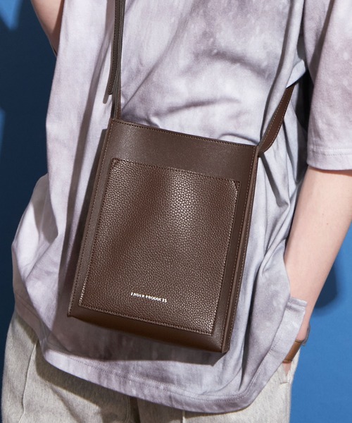 ENDER PRODUCTS（エンダープロダクツ）の「シンセティックレザー コンビネーションポケット ロゴ刻印 ミニショルダーバッグ【ENDER PRODUCTS/エンダープロダクツ】（ショルダーバッグ・メンズ・ブラック/グリーン/ダークブラウン/グレイッシュベージュ/チャコール・FREE）」の7枚目の写真