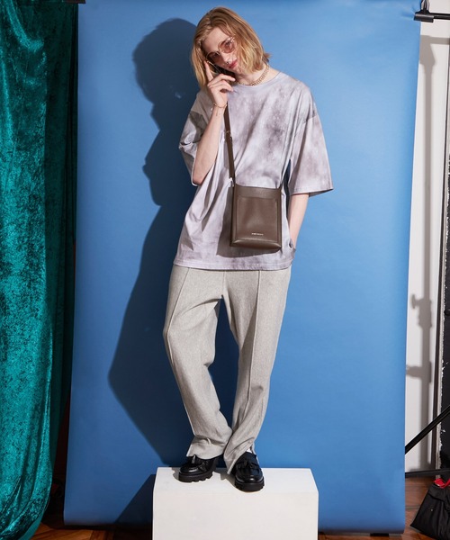 ENDER PRODUCTS（エンダープロダクツ）の「シンセティックレザー コンビネーションポケット ロゴ刻印 ミニショルダーバッグ【ENDER PRODUCTS/エンダープロダクツ】（ショルダーバッグ・メンズ・ブラック/グリーン/ダークブラウン/グレイッシュベージュ/チャコール・FREE）」の8枚目の写真