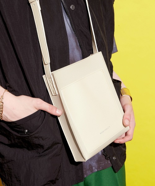 ENDER PRODUCTS（エンダープロダクツ）の「シンセティックレザー コンビネーションポケット ロゴ刻印 ミニショルダーバッグ【ENDER PRODUCTS/エンダープロダクツ】（ショルダーバッグ・メンズ・ブラック/グリーン/ダークブラウン/グレイッシュベージュ/チャコール・FREE）」の9枚目の写真