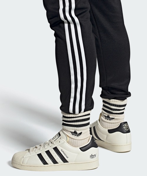 adidas(アディダス)の「スーパースター / Superstar / アディダスオリジナルス(メンズ/レディース)(スニーカー・メンズ・オフホワイト・28.5cm/22.0cm/27.0cm/23.0cm/25.5cm/26.5cm/23.5cm/22.5cm/28.0cm/24.0cm/26.0cm/24.5cm/27.5cm/29.0cm/25.0cm)」の10枚目の写真