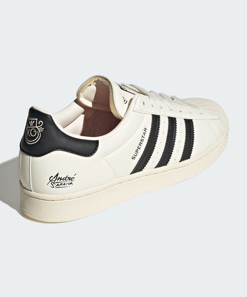 adidas(アディダス)の「スーパースター / Superstar / アディダスオリジナルス(メンズ/レディース)(スニーカー・メンズ・オフホワイト・28.5cm/22.0cm/27.0cm/23.0cm/25.5cm/26.5cm/23.5cm/22.5cm/28.0cm/24.0cm/26.0cm/24.5cm/27.5cm/29.0cm/25.0cm)」の2枚目の写真