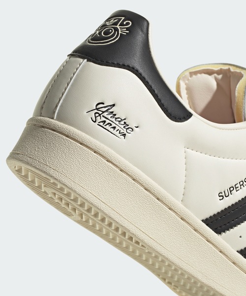 adidas(アディダス)の「スーパースター / Superstar / アディダスオリジナルス(メンズ/レディース)(スニーカー・メンズ・オフホワイト・28.5cm/22.0cm/27.0cm/23.0cm/25.5cm/26.5cm/23.5cm/22.5cm/28.0cm/24.0cm/26.0cm/24.5cm/27.5cm/29.0cm/25.0cm)」の8枚目の写真