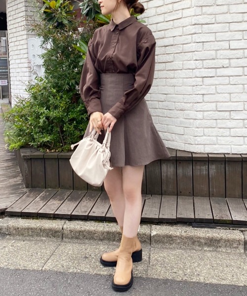 one after another NICE CLAUP(ワンアフターアナザーナイスクラップ)の「【多数メディアで紹介!】肩開きマルチwayシャツ(シャツ/ブラウス・レディース・ブラウン/オフホワイト/グリーン系その他/ブルー系その他/サックスブルー系・FREE)」の14枚目の写真