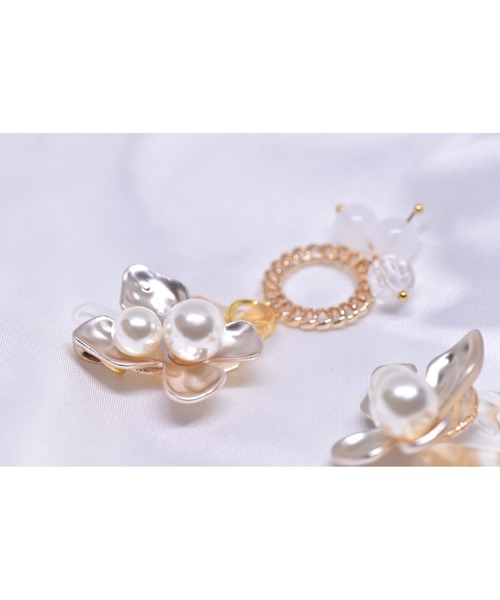 tone(トーン)の「【Astyle】フラワーパール×ビーズ樹脂ピアス(MA)(ピアス(両耳用)・レディース・ゴールド・FREE)」の4枚目の写真