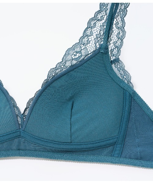 一日着けたくなるラクな着心地。繊細レースのノンワイヤーブラ
