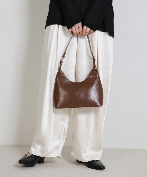 select MOCA（セレクトモカ）の「フェイクレザーミニホーボーバッグ≪軽量250g≫（ハンドバッグ・レディース・ブラウン/ブラック・FREE）」の17枚目の写真