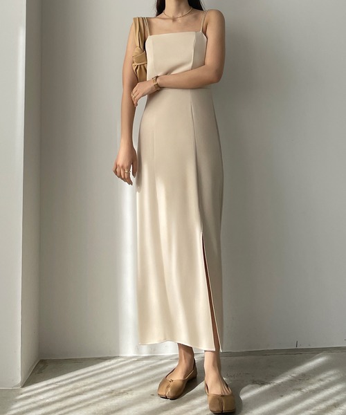 Louere（ルエレ）の「深スリットハイウエストキャミワンピース（ワンピース・レディース・アイボリー/ブラック/ベージュ・SMALL/MEDIUM/LARGE/X-LARGE）」の9枚目の写真