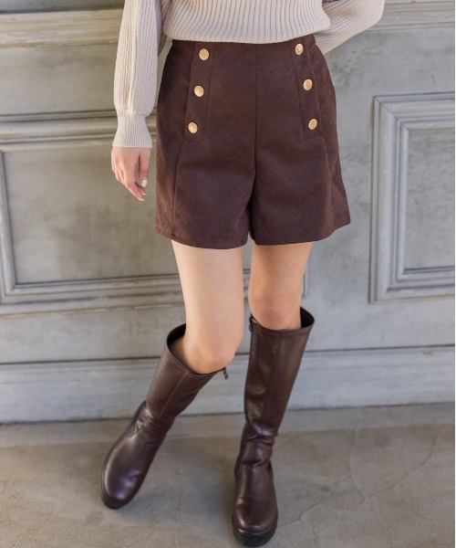SpRay（スプレイ）の「スエードポンチ金ボタンショートパンツ（チノパンツ・レディース・ブラウン/ブラック・FREE）」の2枚目の写真