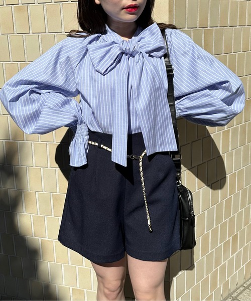 OLIVE des OLIVE(オリーブデオリーブ)の「ダブルフロントボウタイガーリーブラウス(シャツ/ブラウス・レディース・オフホワイト/ホワイト/サックスブルー/スミクロ・FREE)」の4枚目の写真