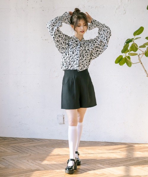 OLIVE des OLIVE(オリーブデオリーブ)の「ダブルフロントボウタイガーリーブラウス(シャツ/ブラウス・レディース・オフホワイト/ホワイト/サックスブルー/スミクロ・FREE)」の22枚目の写真