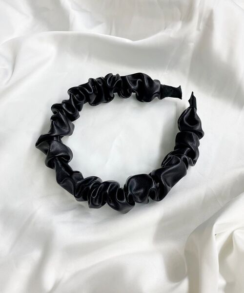 casita(RETRO GIRL)（カシータ）の「シャーリングカチューシャ（カチューシャ・レディース・ブラック/ベージュ/オフホワイト・ONE SIZE）」の2枚目の写真