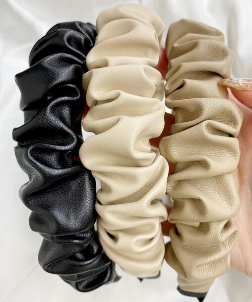 casita(RETRO GIRL)（カシータ）の「シャーリングカチューシャ（カチューシャ・レディース・ブラック/ベージュ/オフホワイト・ONE SIZE）」の5枚目の写真