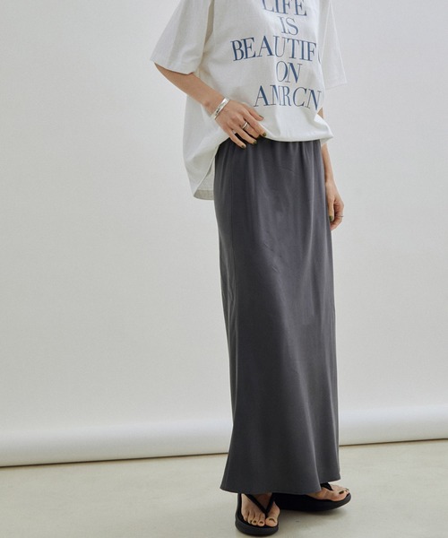 SALON adam et rope'（サロン アダム エ ロペ）の「【セットアップ対応】【手洗い可能・接触冷感】フィブリルフレアロングスカート（スカート・レディース・チャコールグレー/ベージュ・FREE）」の2枚目の写真