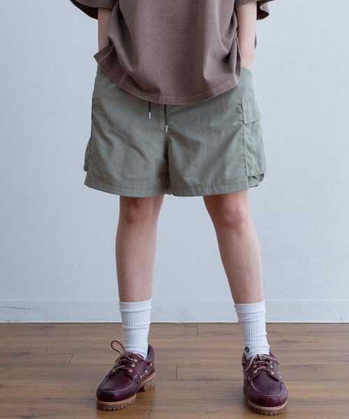 Universal Style Wear（ユニバーサルスタイルウェア）の「Universal Style Wear リップ ストップ ナイロン カーゴ ショーツ（カーゴパンツ・メンズ・グレイッシュベージュ/ブラック/サックスブルー/ライトオレンジ系・LARGE/MEDIUM/X-LARGE）」の3枚目の写真