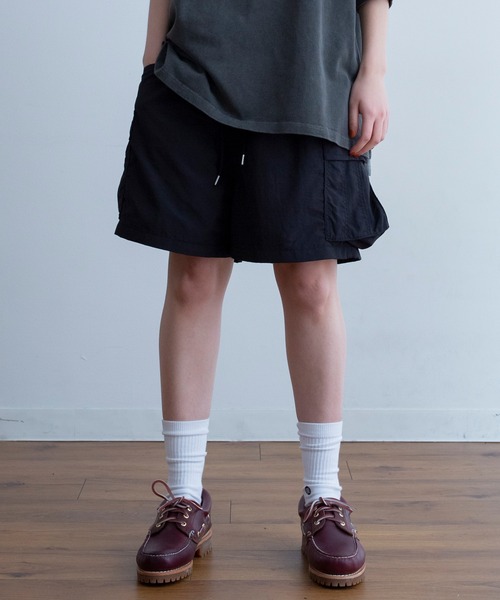 Universal Style Wear（ユニバーサルスタイルウェア）の「Universal Style Wear リップ ストップ ナイロン カーゴ ショーツ（カーゴパンツ・メンズ・グレイッシュベージュ/ブラック/サックスブルー/ライトオレンジ系・LARGE/MEDIUM/X-LARGE）」の2枚目の写真
